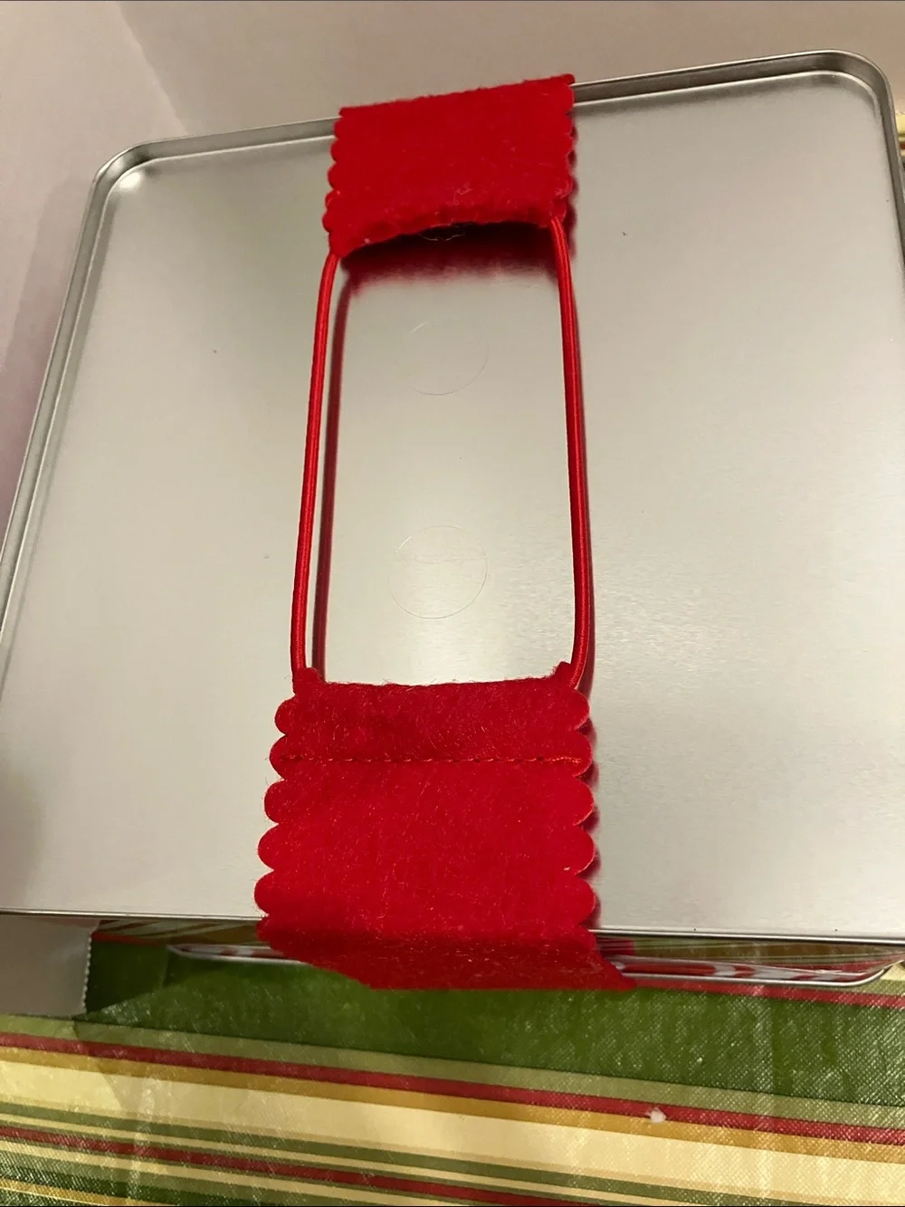 N/A three red